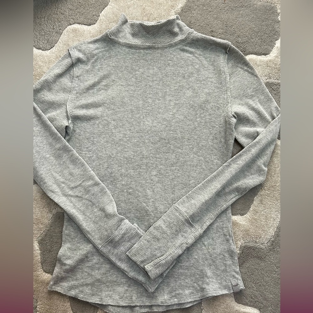Very cute and comfy top, worn once!